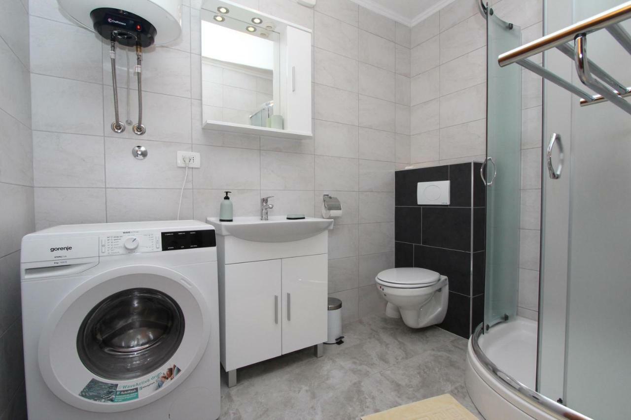 Apartments Sebal ロヴィニ エクステリア 写真